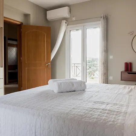 Villa Discover Evia - With Private Jacuzzi Alivérion