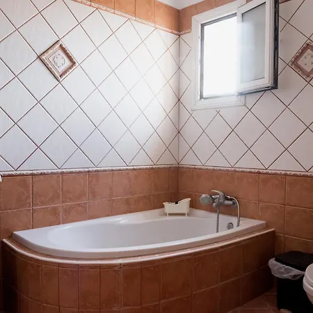 Discover Evia - With Private Jacuzzi Alivérion