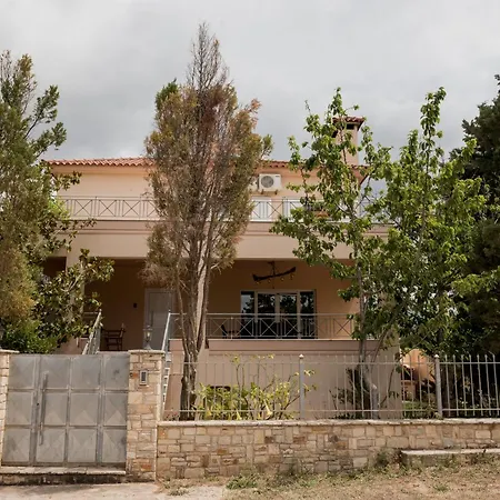 Villa Discover Evia - With Private Jacuzzi Alivérion